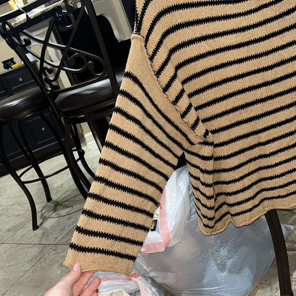 Oversized Sweater - Picture 2 of 4